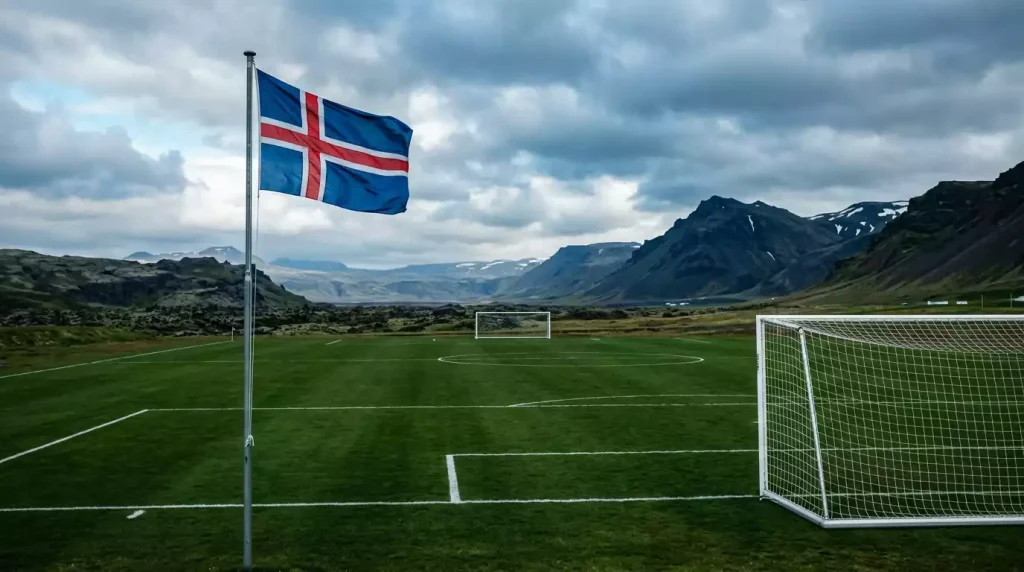 Íslenskt knattspyrnulið og stuðningsmenn með íslenska fánann á fótboltavelli